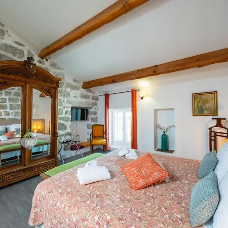 U N'antru Versu Värdshus San-Gavino-di-Carbini