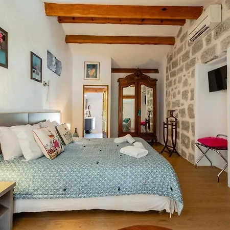 U N'antru Versu Värdshus San-Gavino-di-Carbini