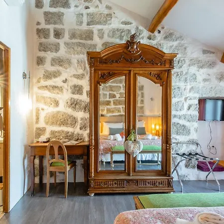 Värdshus U N'antru Versu 3*