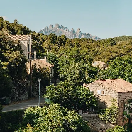 U N'antru Versu Värdshus San-Gavino-di-Carbini