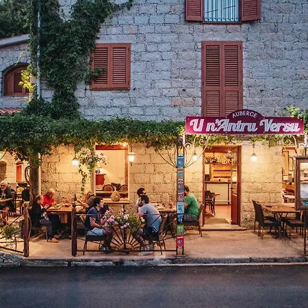 Värdshus U N'antru Versu 3*